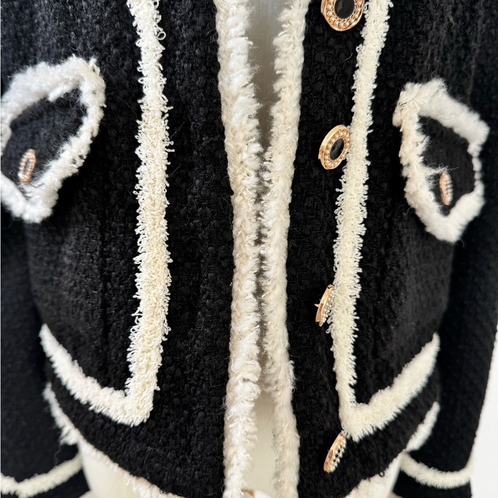 Chic Black and White Cardigan - Picture 4 of 7